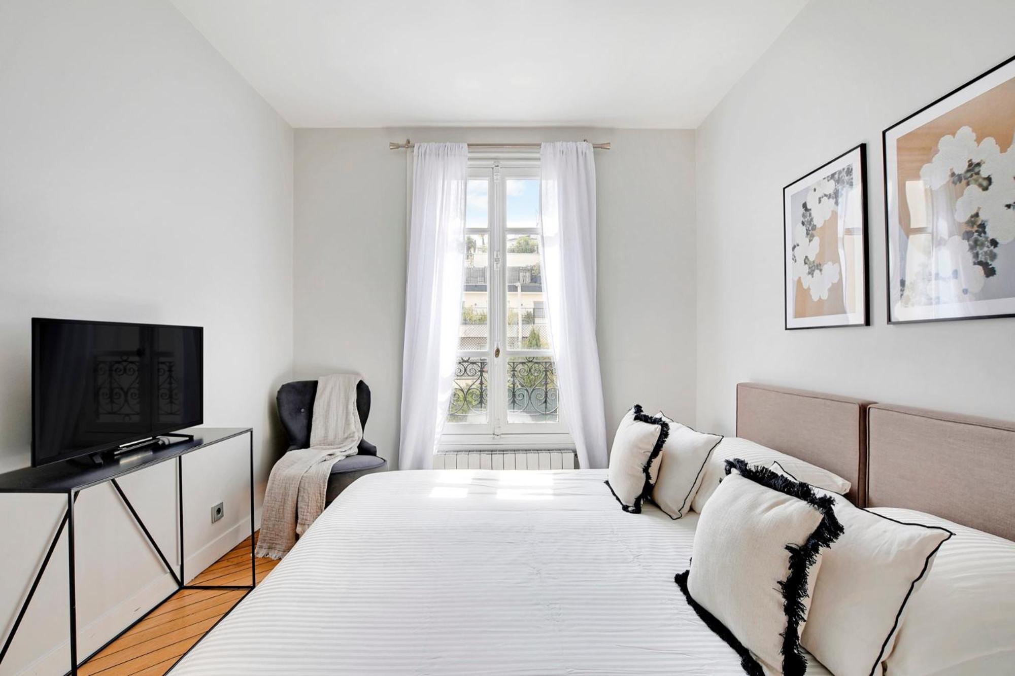 Eiffel Tower View Apartment Paris Exterior photo